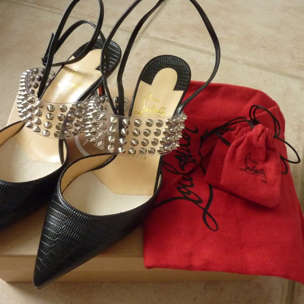 NIB CHRISTIAN LOUBOUTIN 'Levita' Studded Pumps